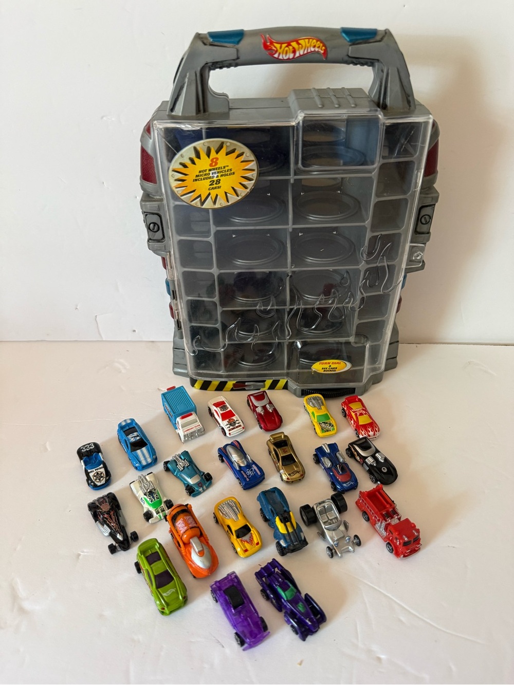 Hot Wheels ATOMIX DISPLAY CASE Holds 24 Cars Die Cast Vehicles W/22 Vehicles